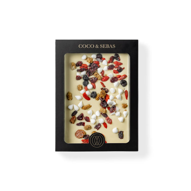 Plak witte chocolade met bessenmix en meringue